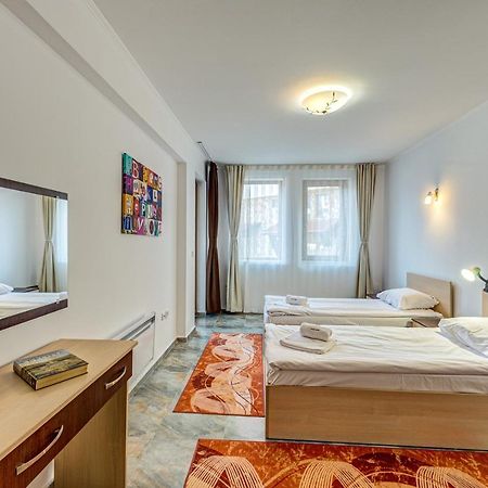 Bright And Spacious 2-Bdr Apartment With Balcony By Flat Mаnager ปอมโปโรโว ภายนอก รูปภาพ